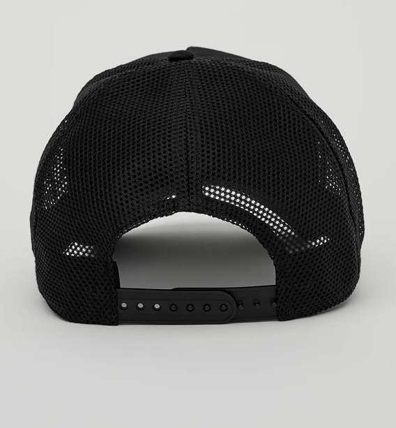 Gorra trucker District — Alo